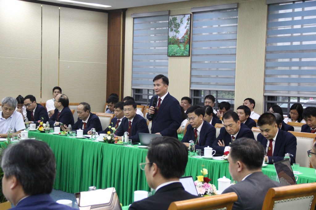 Các nhà khoa học và giảng viên của VNUA đã đối thoại trực tiếp với Bộ trưởng Bộ Khoa học và Công nghệ Nguyễn Mạnh Hùng, Thứ trưởng Hoàng Minh và Thứ trưởng Bộ Nông nghiệp và Môi trường Hoàng Trung