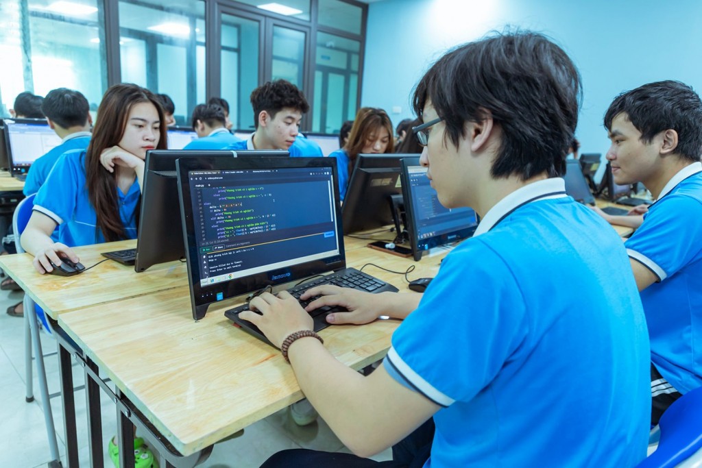 Trường Đại học Thành Đô triển khai giảng dạy đại trà học phần “trí tuệ nhân tạo (AI) và ứng dụng” trong  các chương trình đào tạo