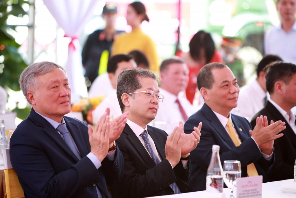 Lễ khởi công Khu phức hợp Du lịch và Đô thị Nghỉ dưỡng Làng Vân có sự hiện diện của lãnh đạo cấp cao nhà nước.