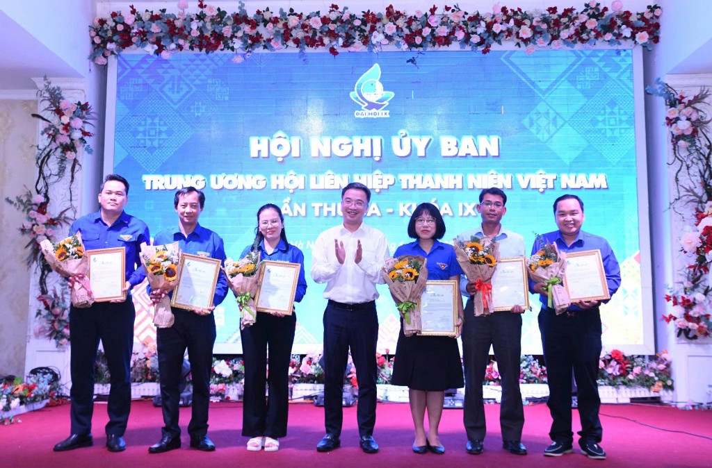 Chia tay các anh, chị