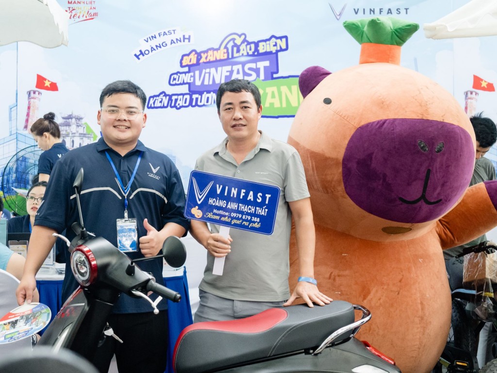 Nhiều người dân Thủ đô sẵn sàng “đổi xăng lấy điện” cùng VinFast