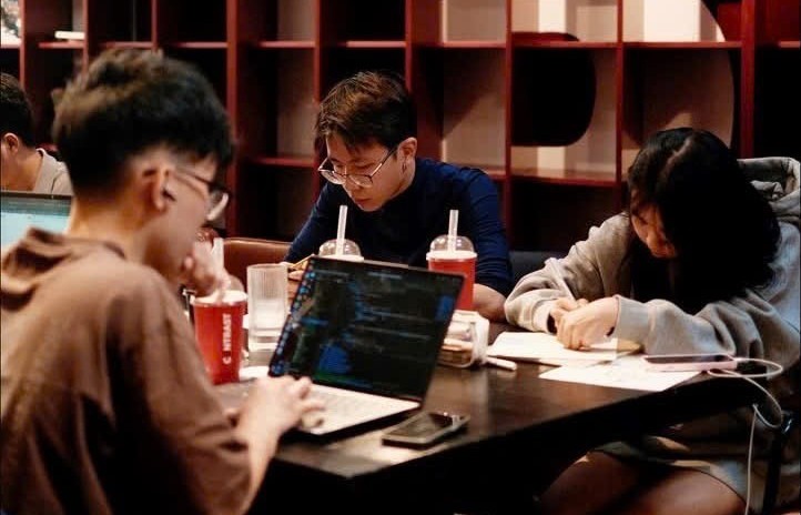 Sinh viên tốt nghiệp và lựa chọn mang tên “về hay ở”