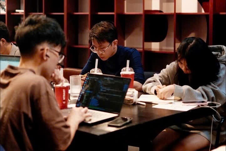 Sinh viên tốt nghiệp và lựa chọn mang tên “về hay ở”