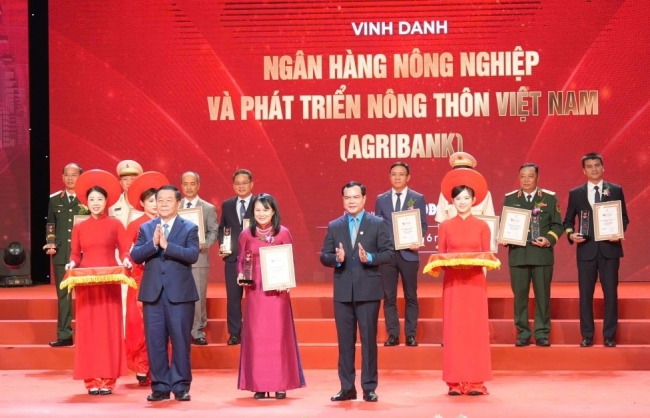 Agribank được vinh danh và trở thành "ngọn cờ" của khát vọng Việt Nam