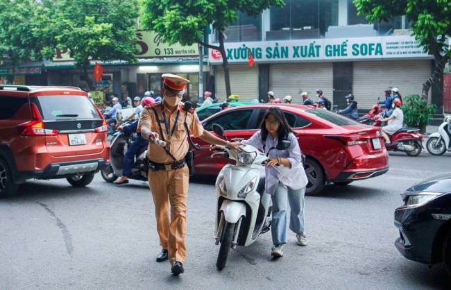 “Đòn bẩy” thúc đẩy chuyển biến hành vi của người tham gia giao thông