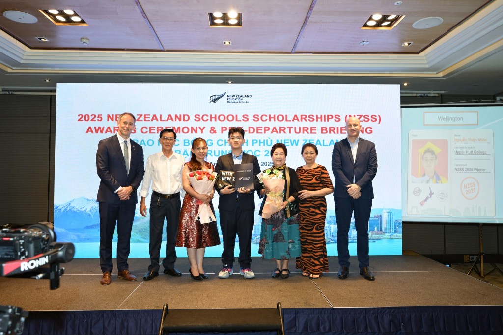  Gia đình vui mừng và tự hào khi các em có được cơ hội học tập tại New Zealand với chương trình học bổng NZSS