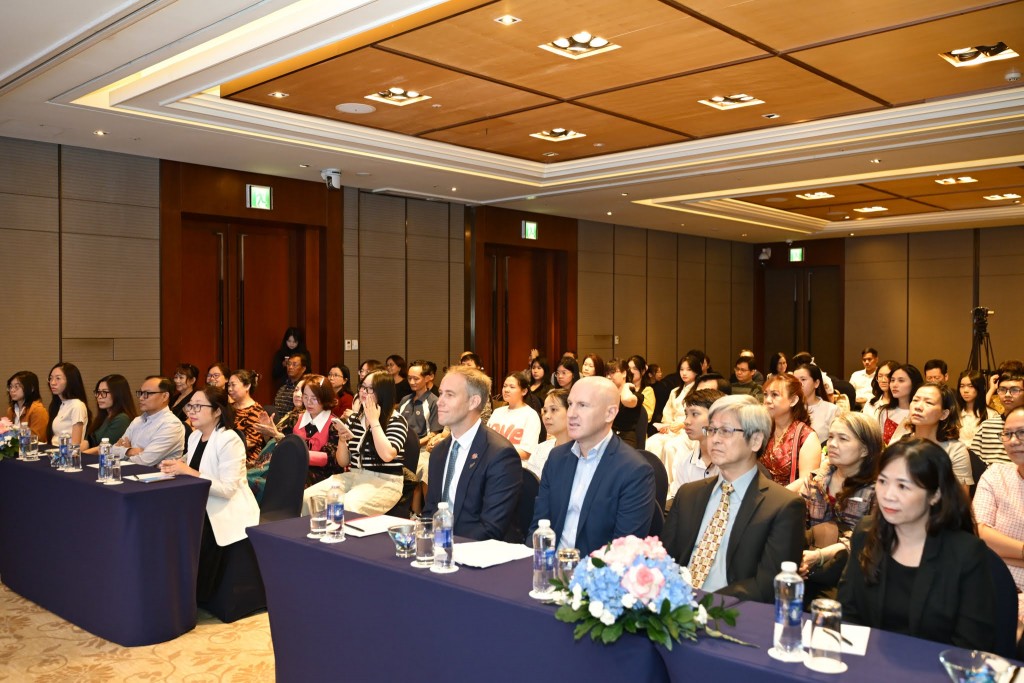 Không khí sôi nổi tại buổi lễ với với sự hiện diện của gia đình các tân chủ nhân học bổng NZSS 2025