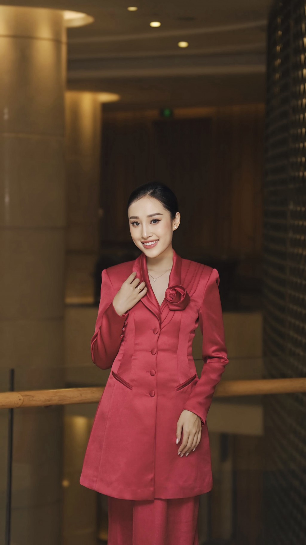 MC Ngân Hà táo bạo với đêm nghệ thuật giữa cơn mưa tháng 6