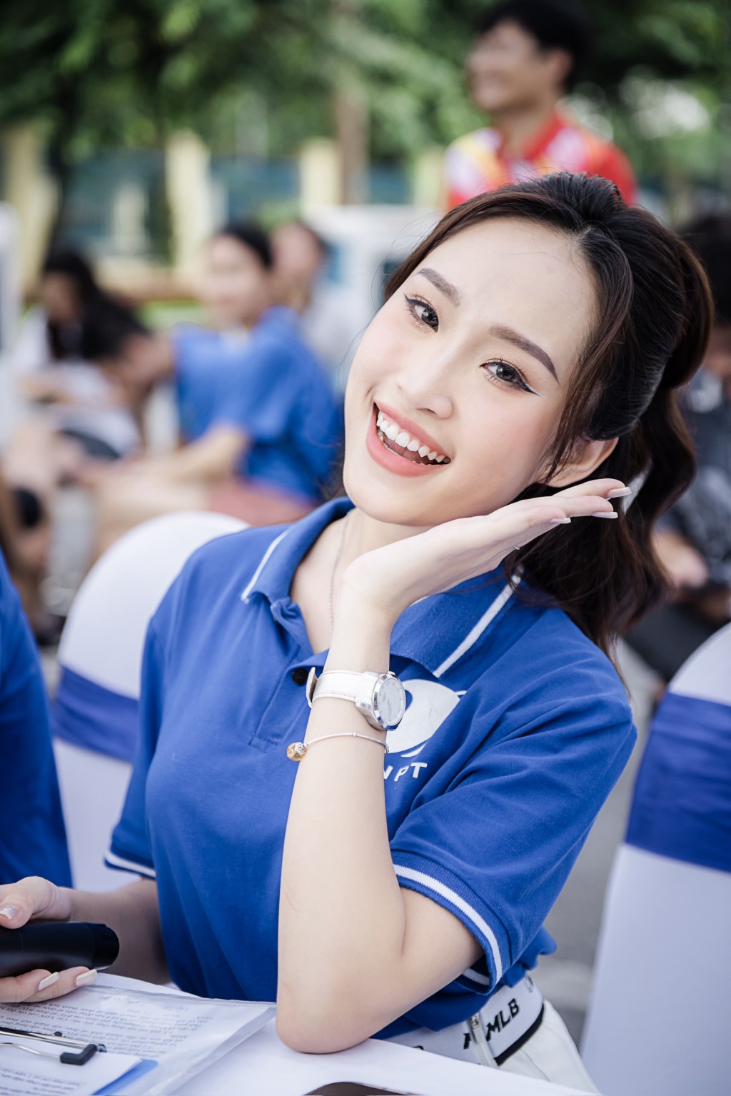 MC Ngân Hà táo bạo với đêm nghệ thuật giữa cơn mưa tháng 6