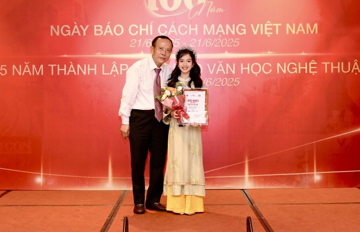 Mầu Tuệ An - tác giả đoạt giải Nhất cuộc thi về báo chí