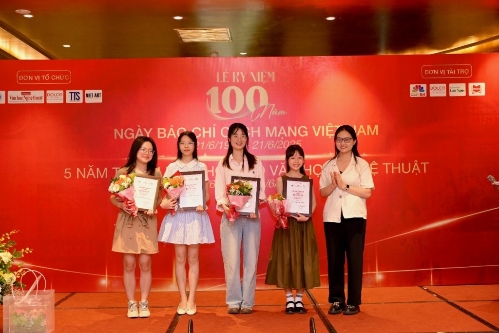Các tác giả dành giải Khuyến khích 
