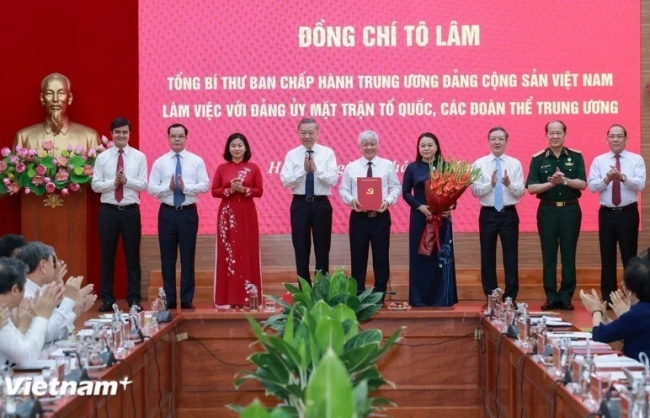 Tổng Bí thư Tô Lâm trao Quyết định thành lập Cơ quan Ủy ban Trung ương MTTQ Việt Nam