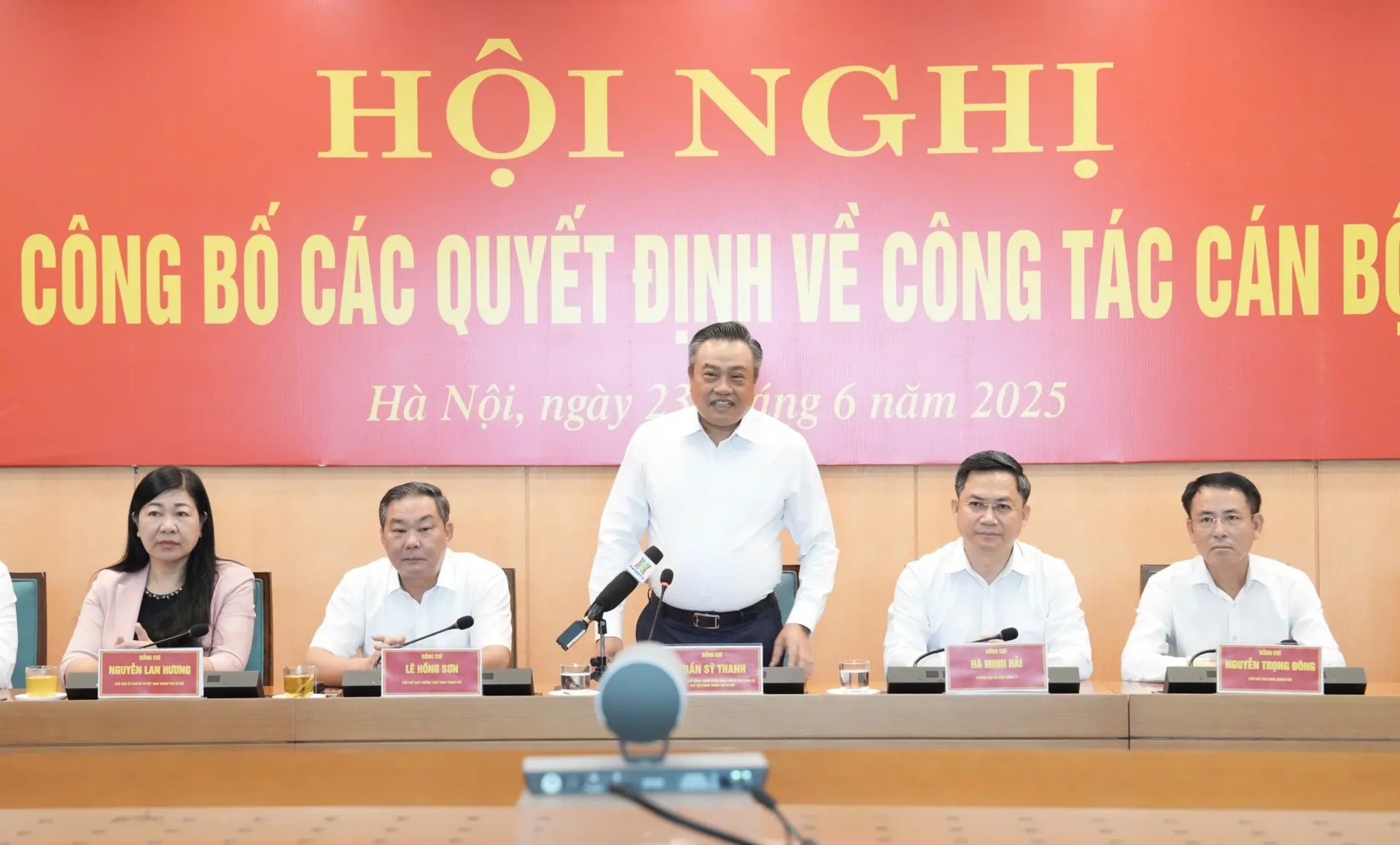 Công bố quyết định của Chủ tịch UBND TP về công tác cán bộ