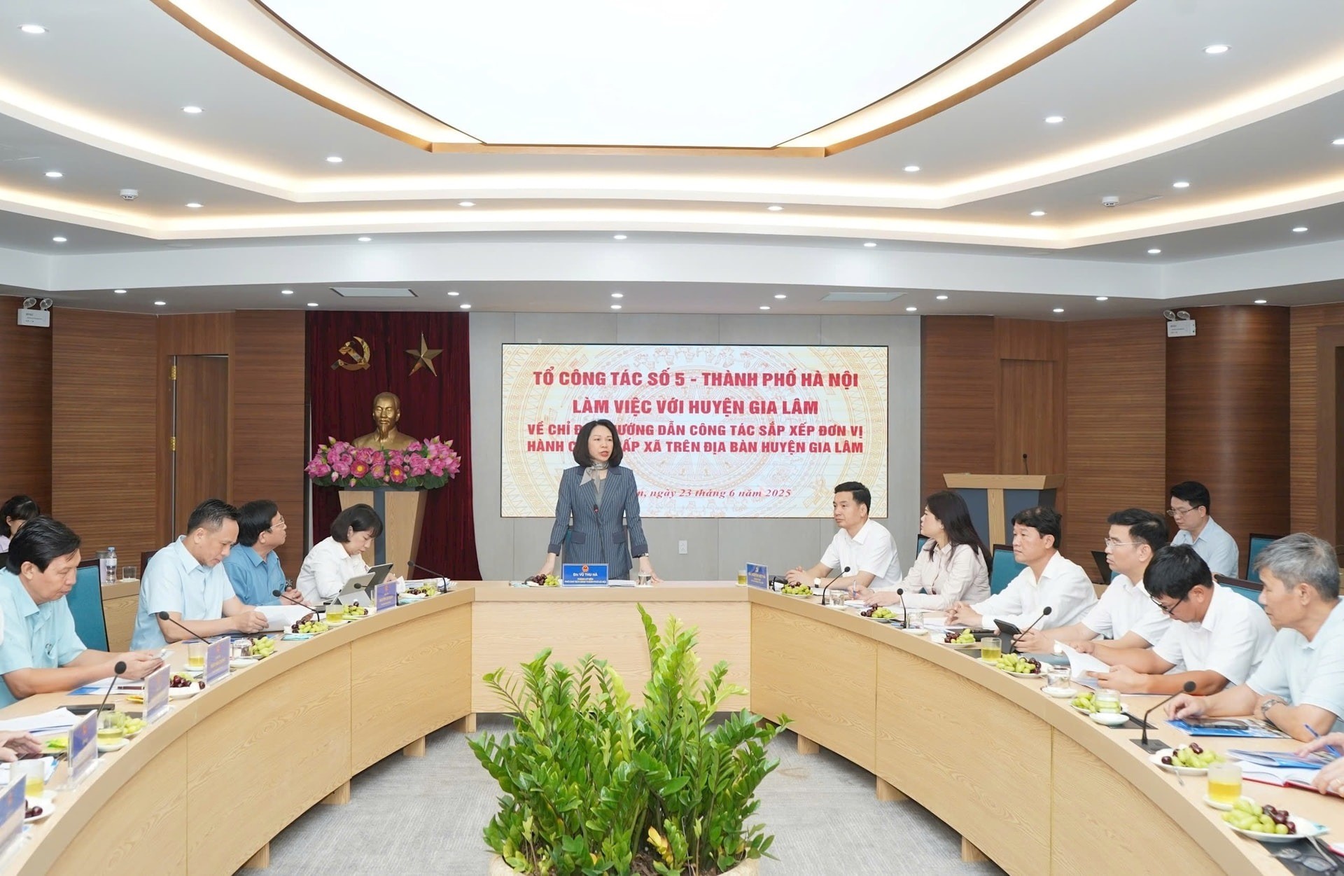 Quang cảnh buổi làm việc. Ảnh: Ánh Dương