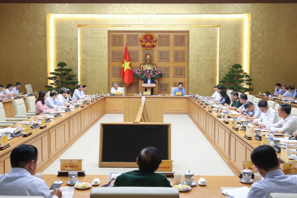 Thủ tướng Chính phủ Phạm Minh Chính chủ trì họp Thường trực Chính phủ với các ban, bộ, ngành, cơ quan Trung ương về công tác chuẩn bị tổ chức Triển lãm thành tựu kinh tế - xã hội nhân dịp kỷ niệm 80 năm Ngày Quốc khánh - Ảnh: VGP/Nhật Bắc