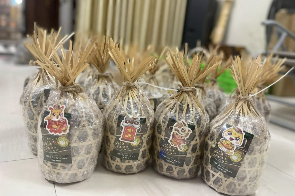 Ốc được đựng trong các giỏ tre bắt mắt 