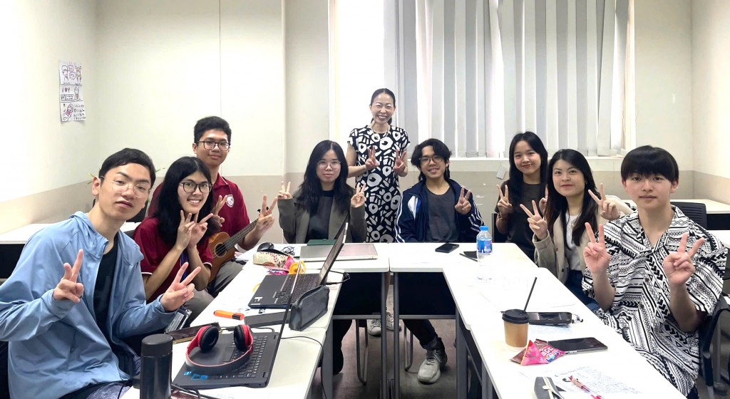 Lớp học tiếng Nhật của cô sinh viên 2K4