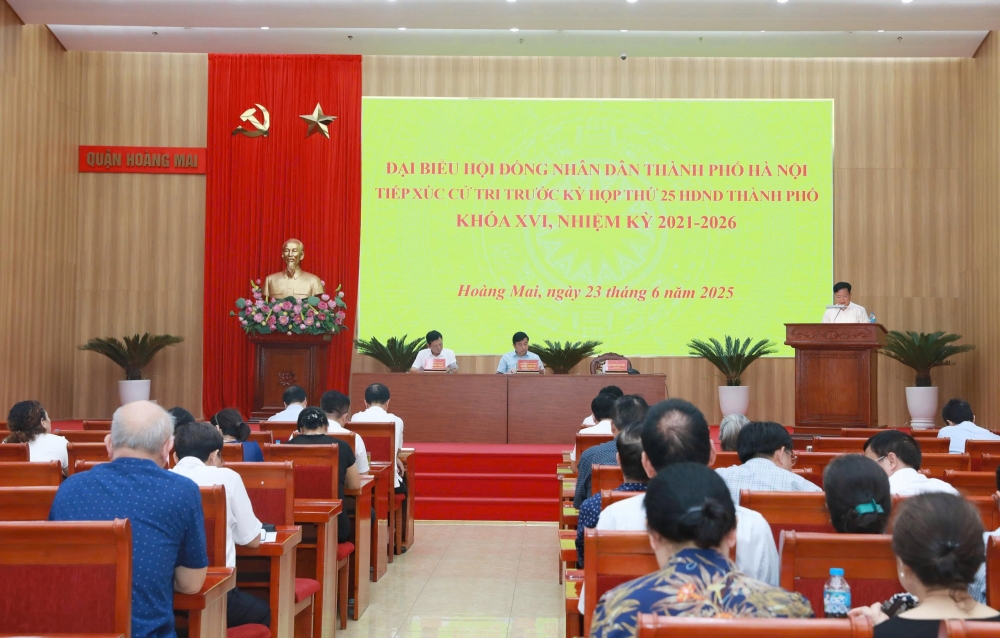 Quang cảnh buổi tiếp xúc cử tri của đại biểu HĐND TP Hà Nội