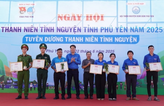 Phú Yên: Nhiều hoạt động ý nghĩa trong Ngày hội Tình nguyện