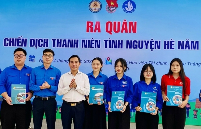 Sức trẻ Tài chính thắp sáng hè tình nguyện xuyên 10 tỉnh, thành