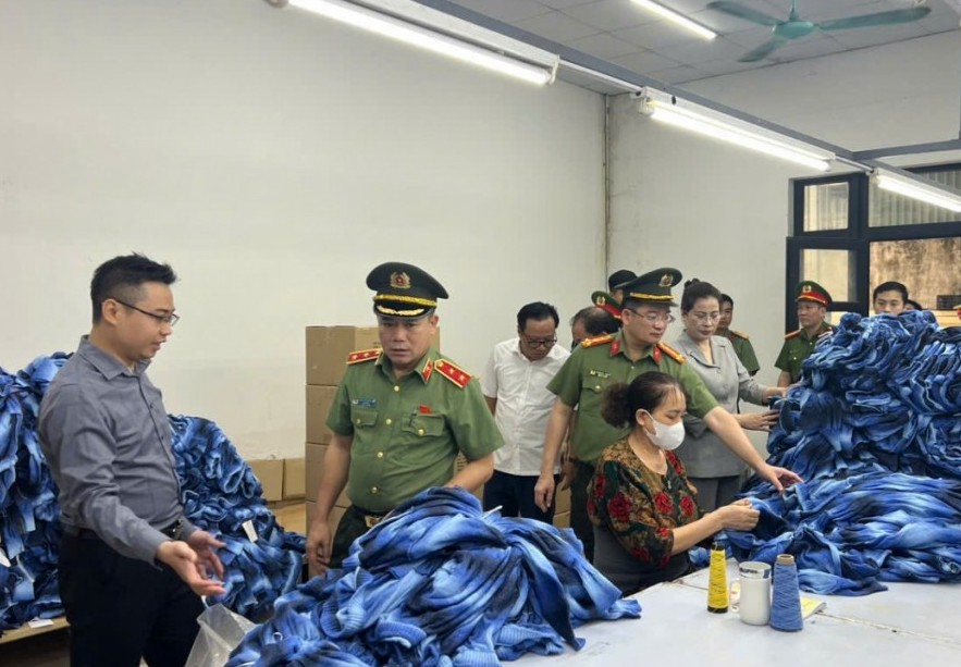 Chủ động bám sát địa bàn, đấu tranh với hàng giả