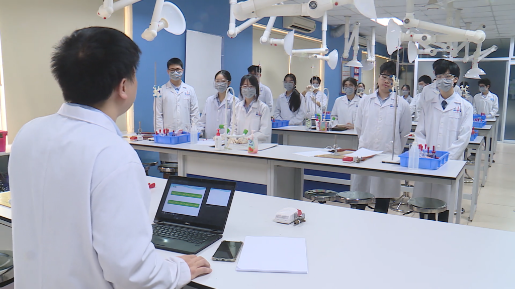 Ươm mầm khoa học từ những giờ thực hành thí nghiệm