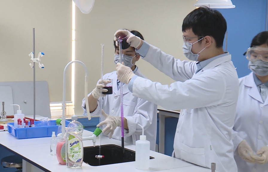 Ươm mầm khoa học từ những giờ thực hành thí nghiệm