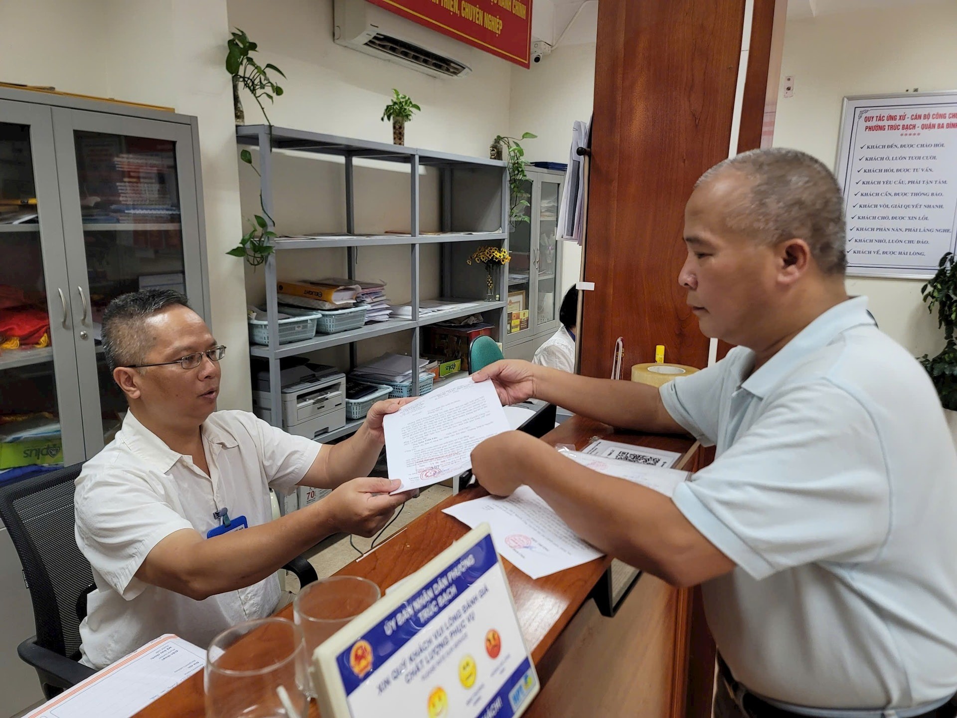 tiếp nhận kết quả chứng thực sao y bản chính tại UBND phường Ba Đình. 