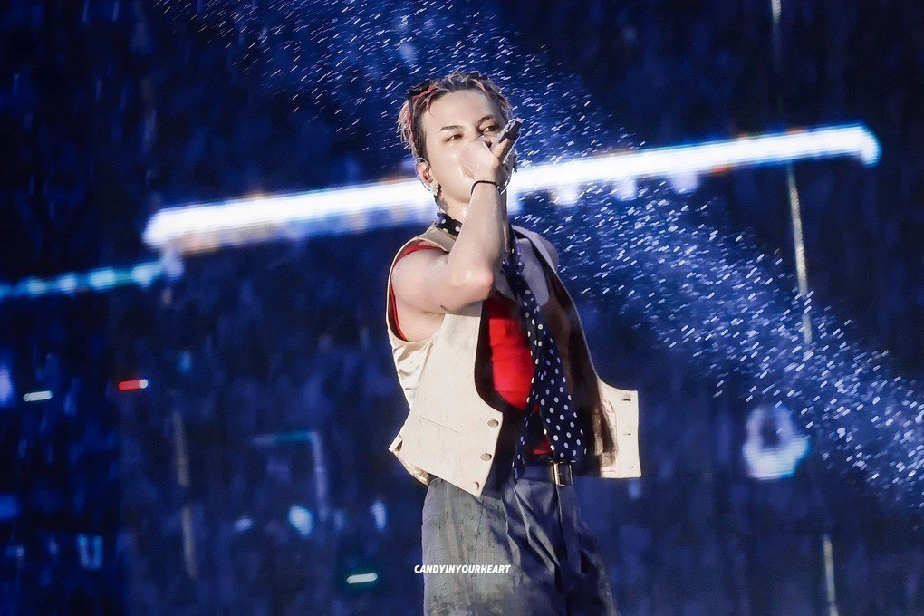 G-Dragon với màn biểu diễn dưới mưa trong không khí cuồng nhiệt của khán giả tại sân Mỹ Đình