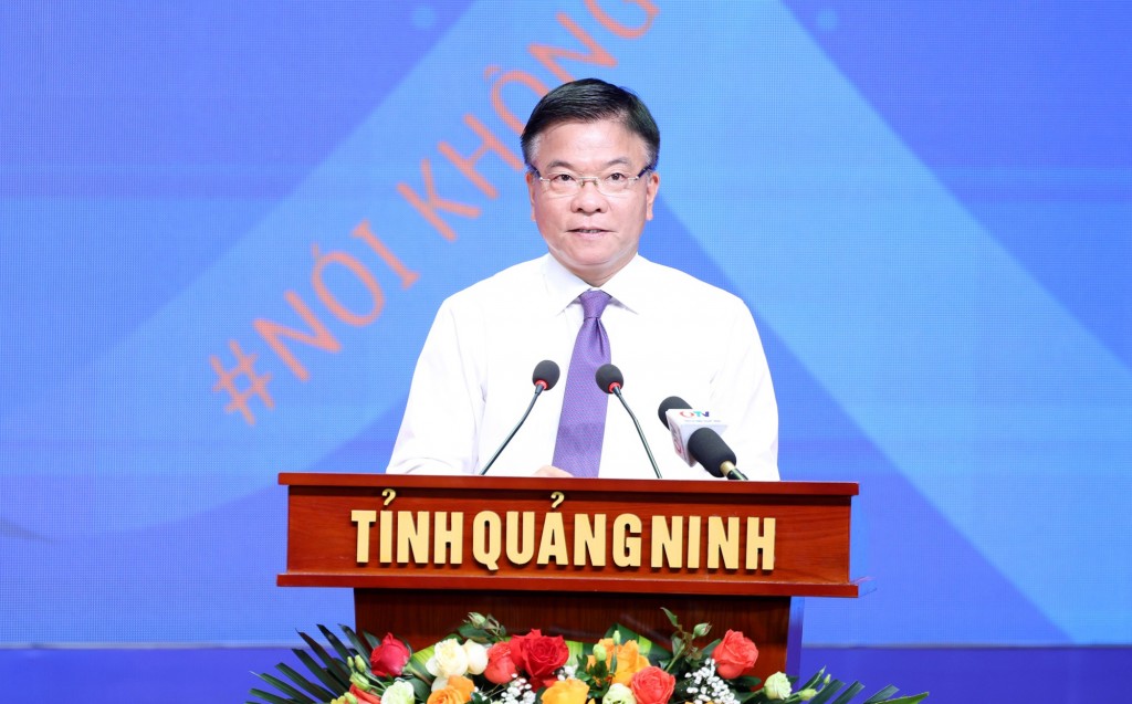 Thay mặt Chính phủ, Thủ tướng Chính phủ, Phó Thủ tướng Lê Thành Long ghi nhận, biểu dương quyết tâm, nỗ lực và kết quả tích cực mà các bộ, ngành, cơ quan Trung ương và địa phương đã đạt được; tri ân những cống hiến, hy sinh và chúc mừng những thành tích của các lực lượng trực tiếp tham gia phòng, chống tội phạm ma túy thời gian qua - Ảnh: VGP/Đức Tuân