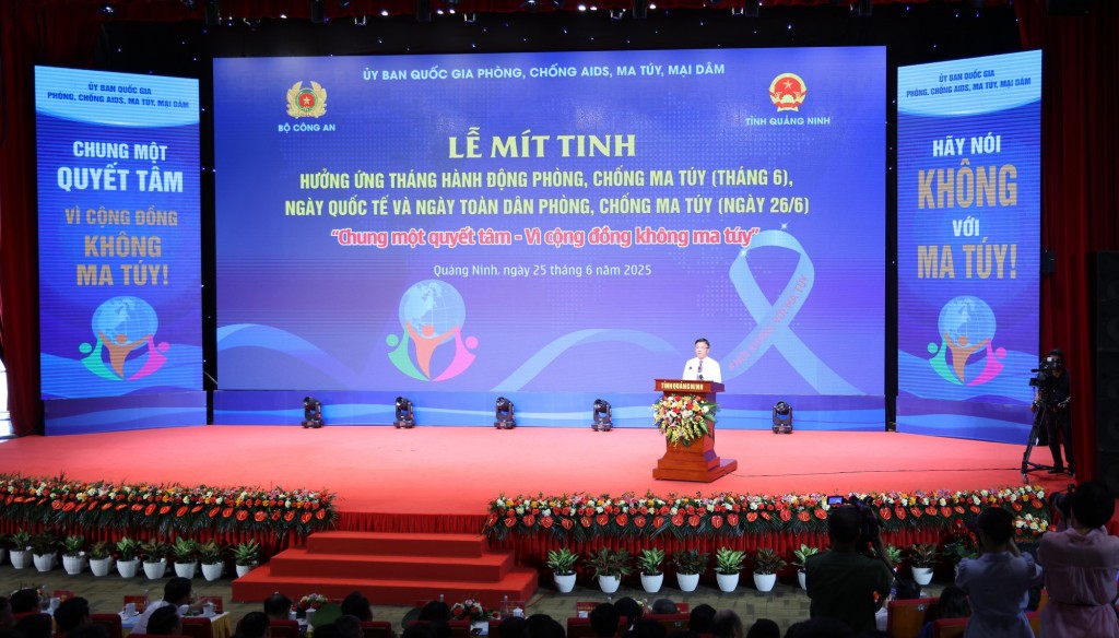 Phó Thủ tướng cho biết, nhận thức rõ mối hiểm họa do ma túy gây ra, những năm qua, Đảng, Nhà nước ta luôn quan tâm lãnh đạo, chỉ đạo, ban hành và triển khai thực hiện nhiều chủ trương, cơ chế, chính sách để phòng, chống và kiểm soát ma túy - Ảnh: VGP/Đức Tuân