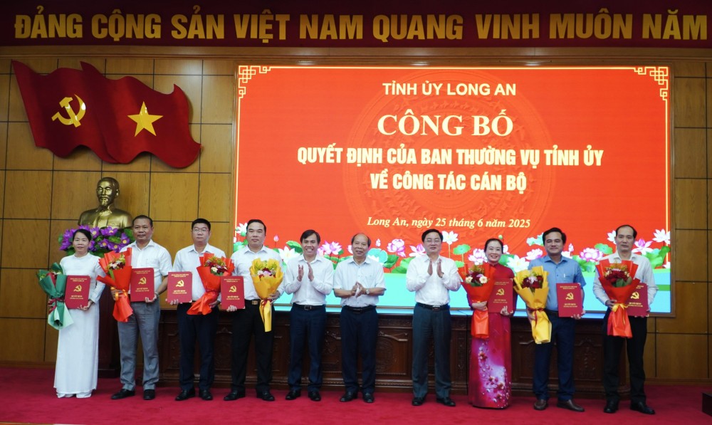 Long An tiếp tục điều động 7 đồng chí về công tác tại các sở, ban, ngành tỉnh