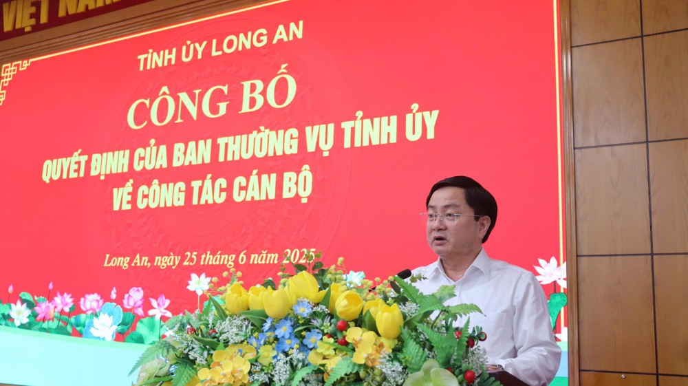 Bí thư Tỉnh ủy - Nguyễn Văn Quyết phát biểu tại lễ công bố các quyết định