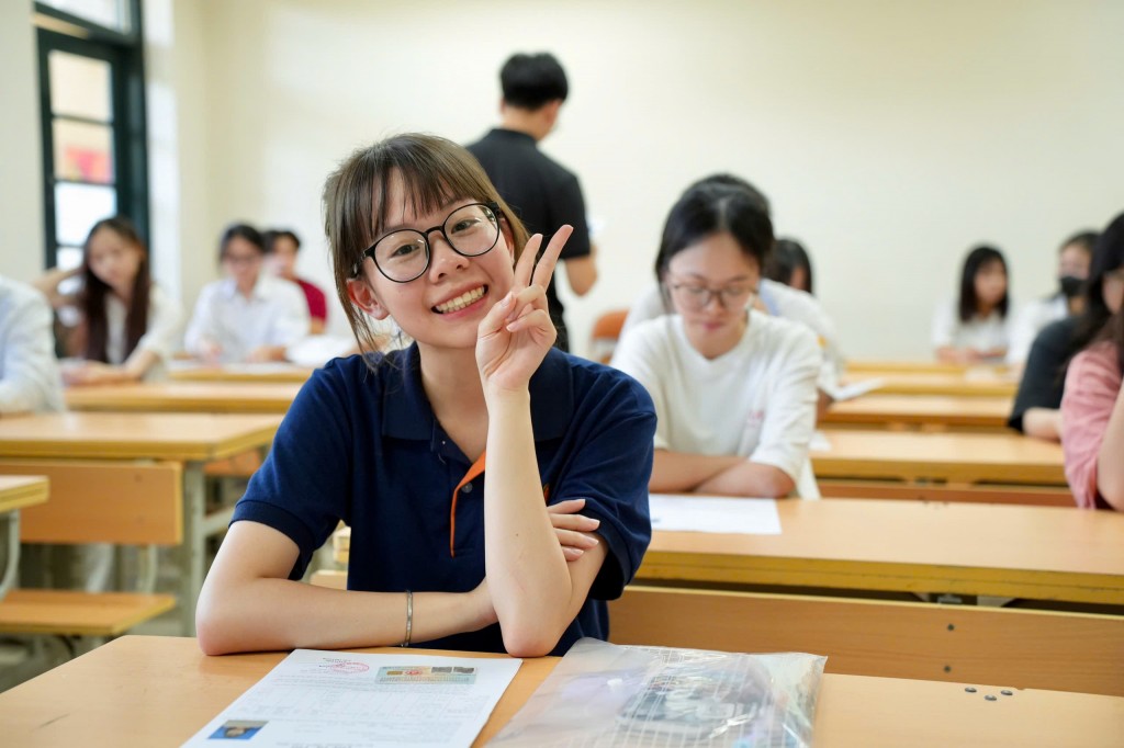 Thí sinh tự tin xen lẫn hồi hộp trong ngày làm thủ tục dự thi tốt nghiệp THPT