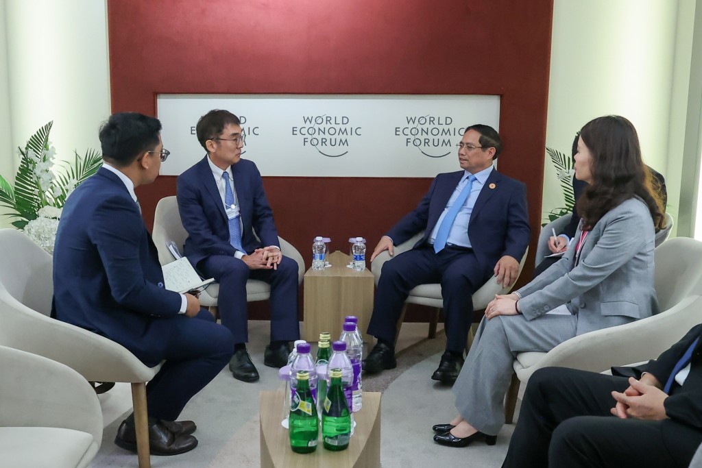 GS. Tetsuya Watanabe khẳng định sẽ tiếp tục hợp tác chặt chẽ, lâu dài với các ban, bộ, cơ quan nghiên cứu của Việt Nam đề xuất các ý tưởng mới, đóng góp thiết thực và hiệu quả vào việc thực hiện các mục tiêu phát triển của Việt Nam - Ảnh: VGP/Nhật Bắc