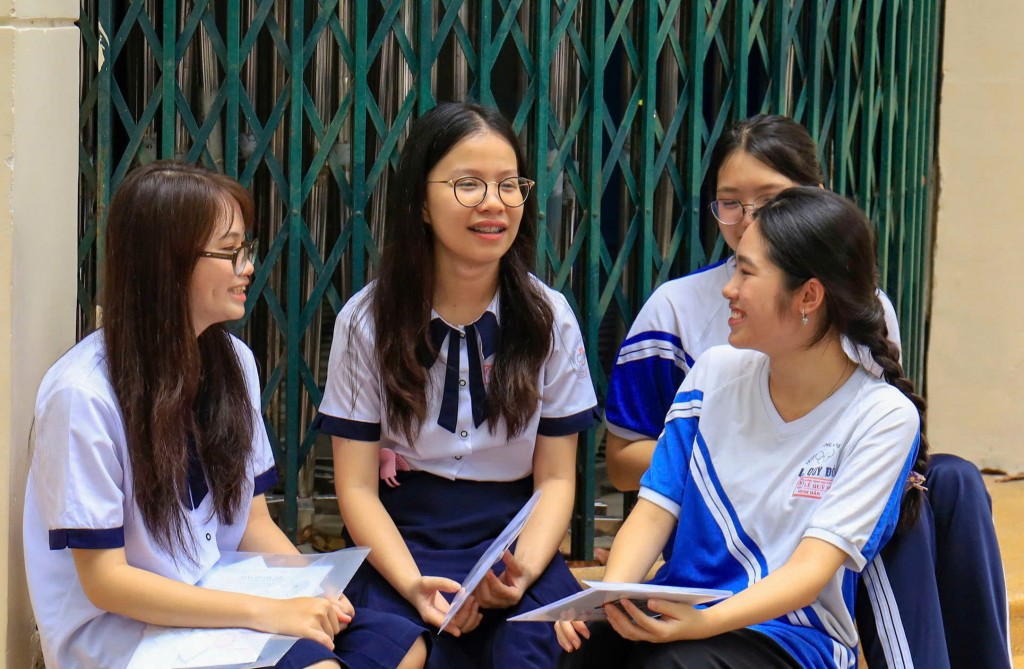 Gần 100.000 thí sinh làm thủ tục thi THPT Quốc gia