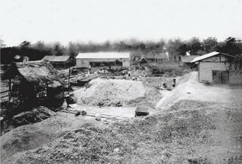 Công trường xây dựng Nhà máy Đèn Bờ Hồ năm 1892.