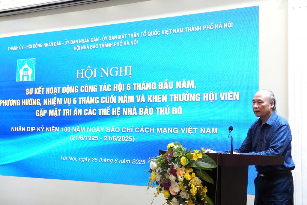 nhà báo Kiều Thanh Hùng, Phó Chủ tịch Thường trực Hội Nhà báo thành phố Hà Nội đã trình bày báo cáo