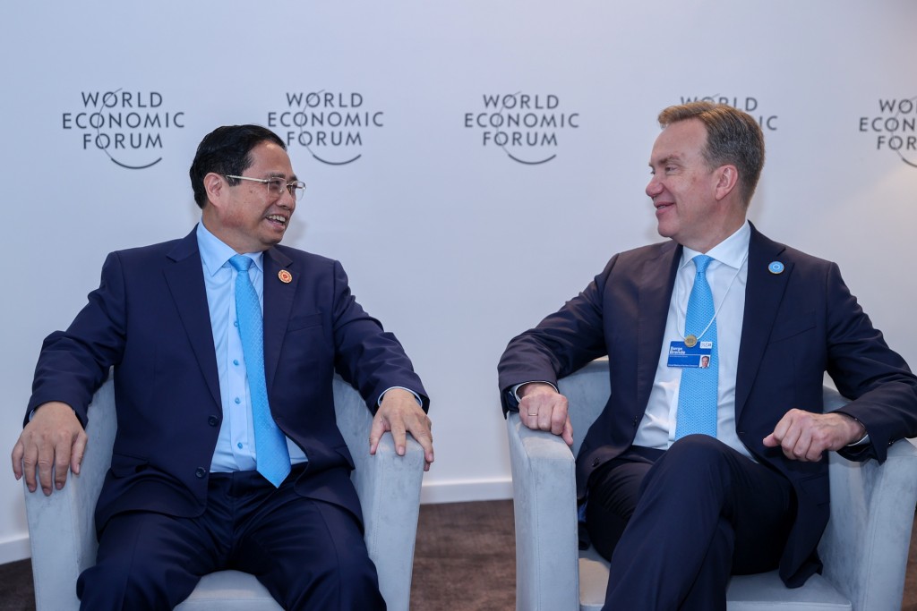 Thủ tướng Phạm Minh Chính và Chủ tịch điều hành WEF Borge Brende - Ảnh: VGP/Nhật Bắc