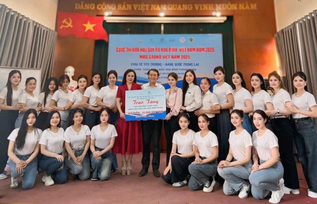 Thí sinh Mrs Grand Việt Nam 2025 cùng lan tỏa yêu thương