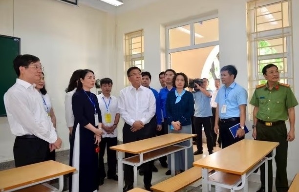 Phó Thủ tướng kiểm tra công tác chuẩn bị thi tốt nghiệp tại Quảng Ninh