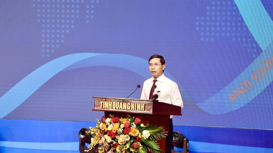 Chủ tịch Ủy ban nhân dân tỉnh Quảng Ninh Phạm Đức Ấn phát biểu tại lễ mít-tinh.