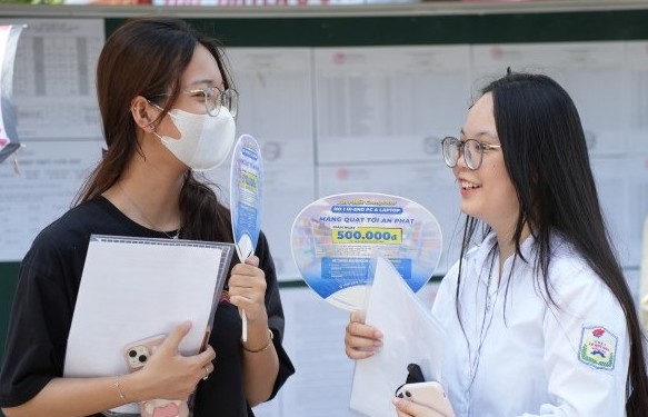 Thủ khoa khối A00, A1, D00 là học sinh trường nào ở Hà Nội?