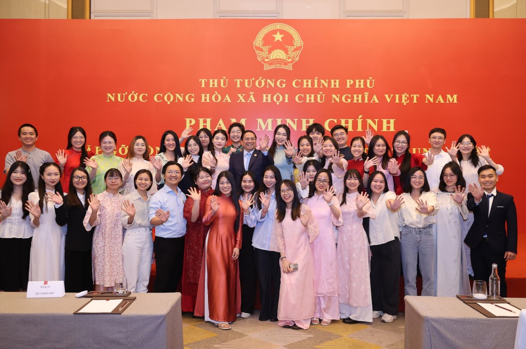 Thủ tướng gặp gỡ cộng đồng người Việt Nam tại Trung Quốc