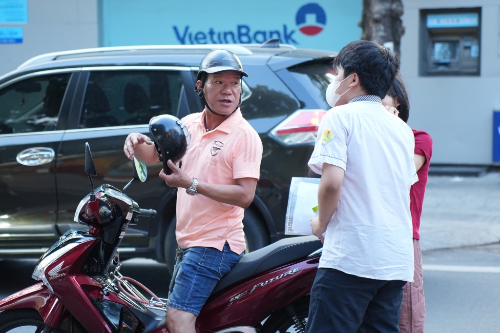 Ngay từ 6h sáng đã có nhiều thí sinh đến điểm thi Ngay từ 6h sáng đã có nhiều thí sinh đến điểm thi