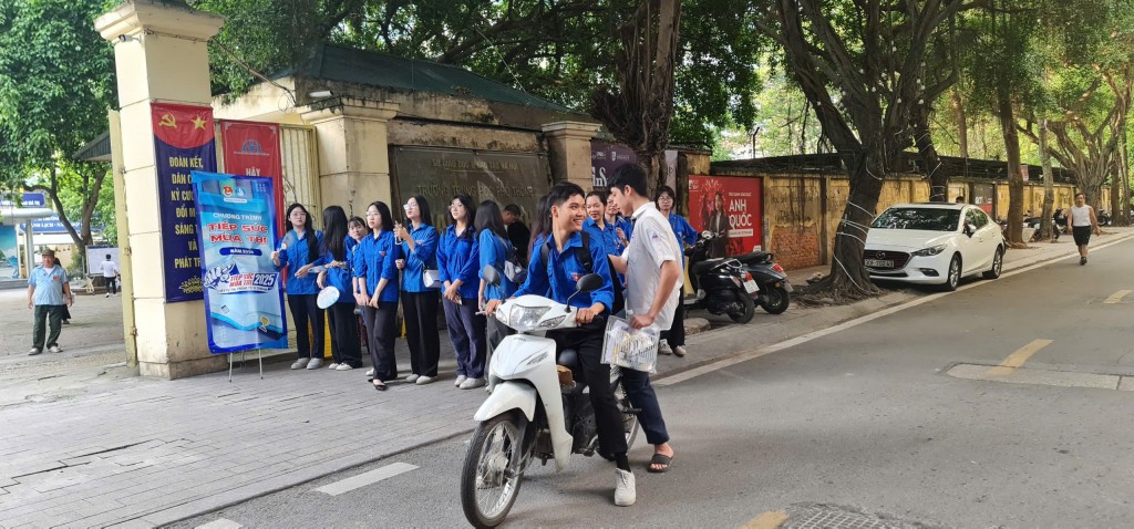 Sĩ tử Hà Nội tự tin chinh phục môn Văn