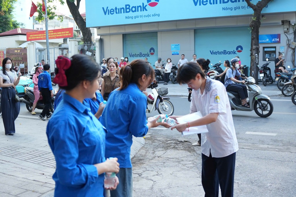 Sĩ tử Hà Nội tự tin chinh phục môn Văn