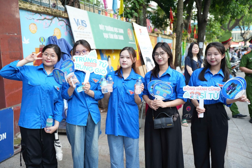 Sĩ tử Hà Nội tự tin chinh phục môn Văn