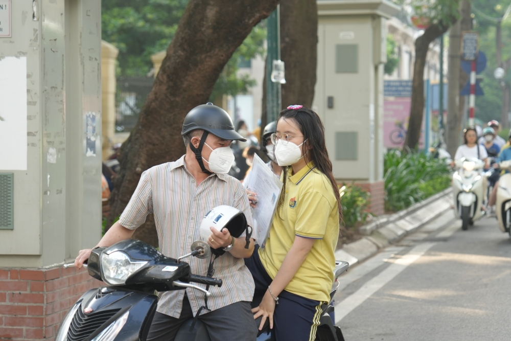 Kỳ thi của con, nỗi lo của bố mẹ Kỳ thi của con, nỗi lo của bố mẹ