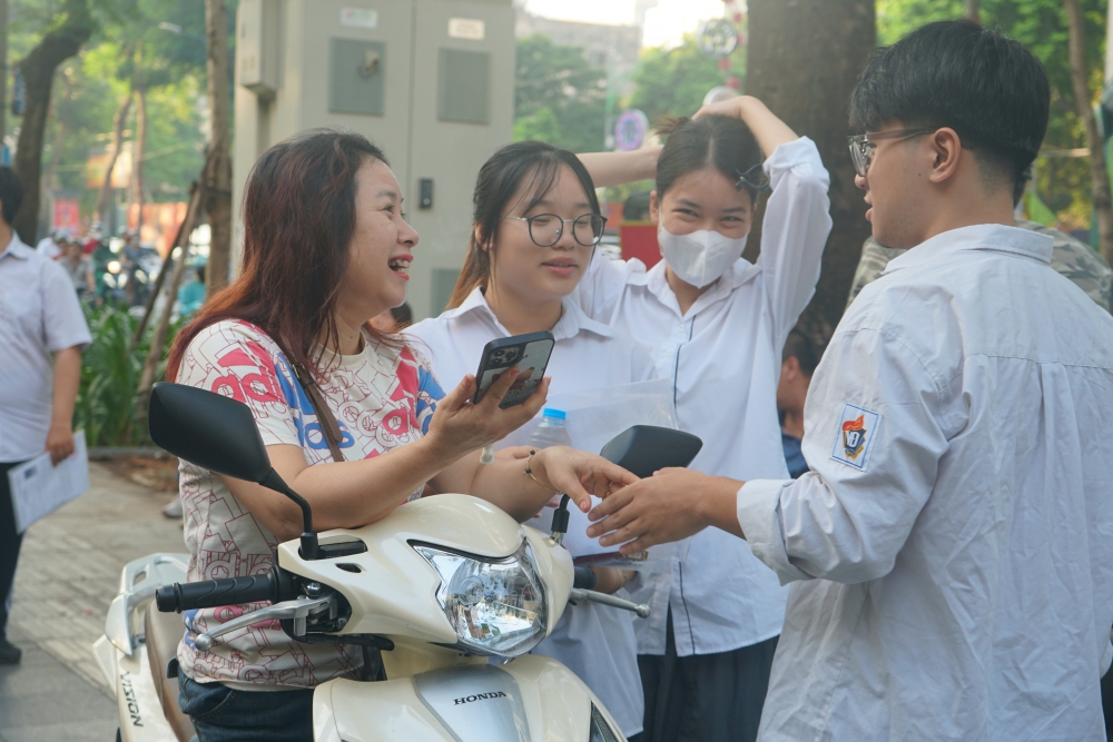 Kỳ thi của con, nỗi lo của bố mẹ Kỳ thi của con, nỗi lo của bố mẹ